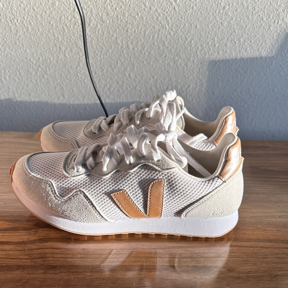 Veja Women's Cream and Tan Sneakers